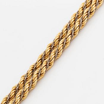 An 18K gold necklace.