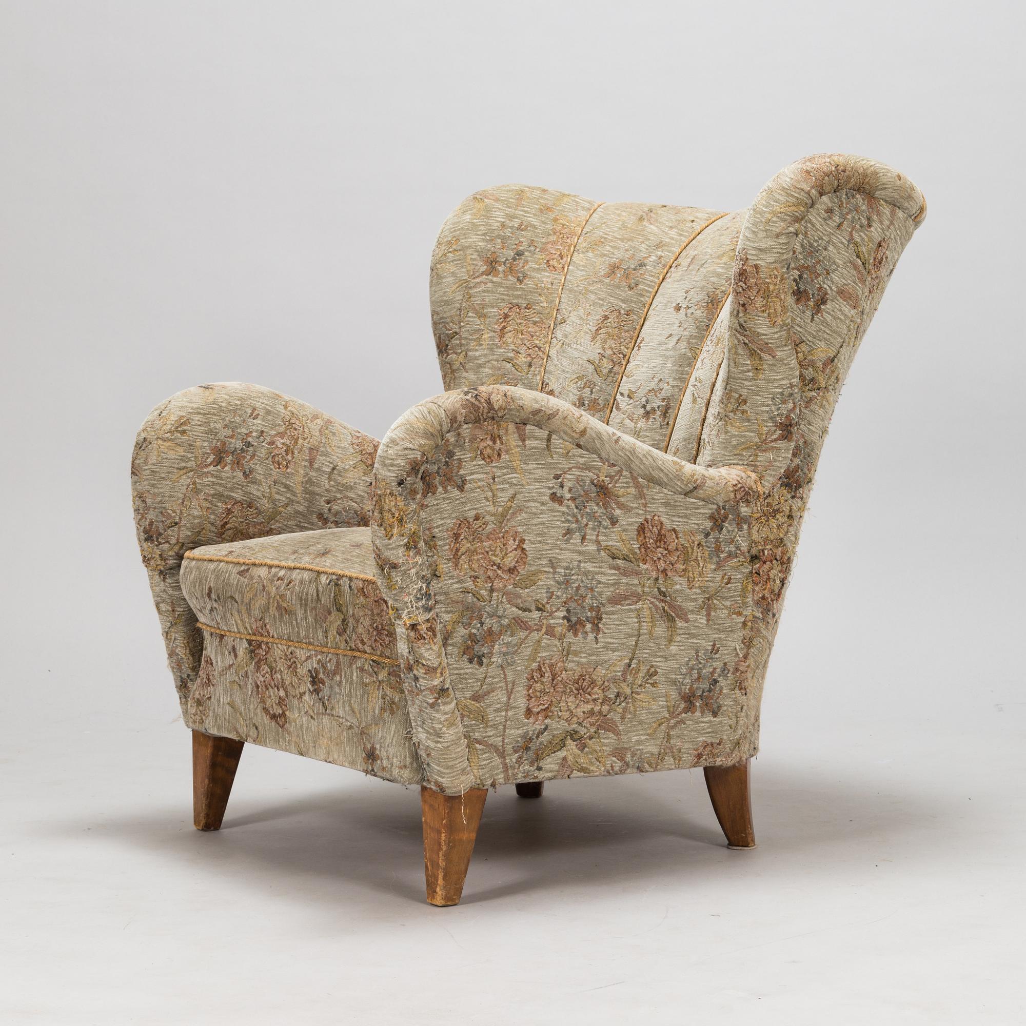 A mid-20th-century armchair.