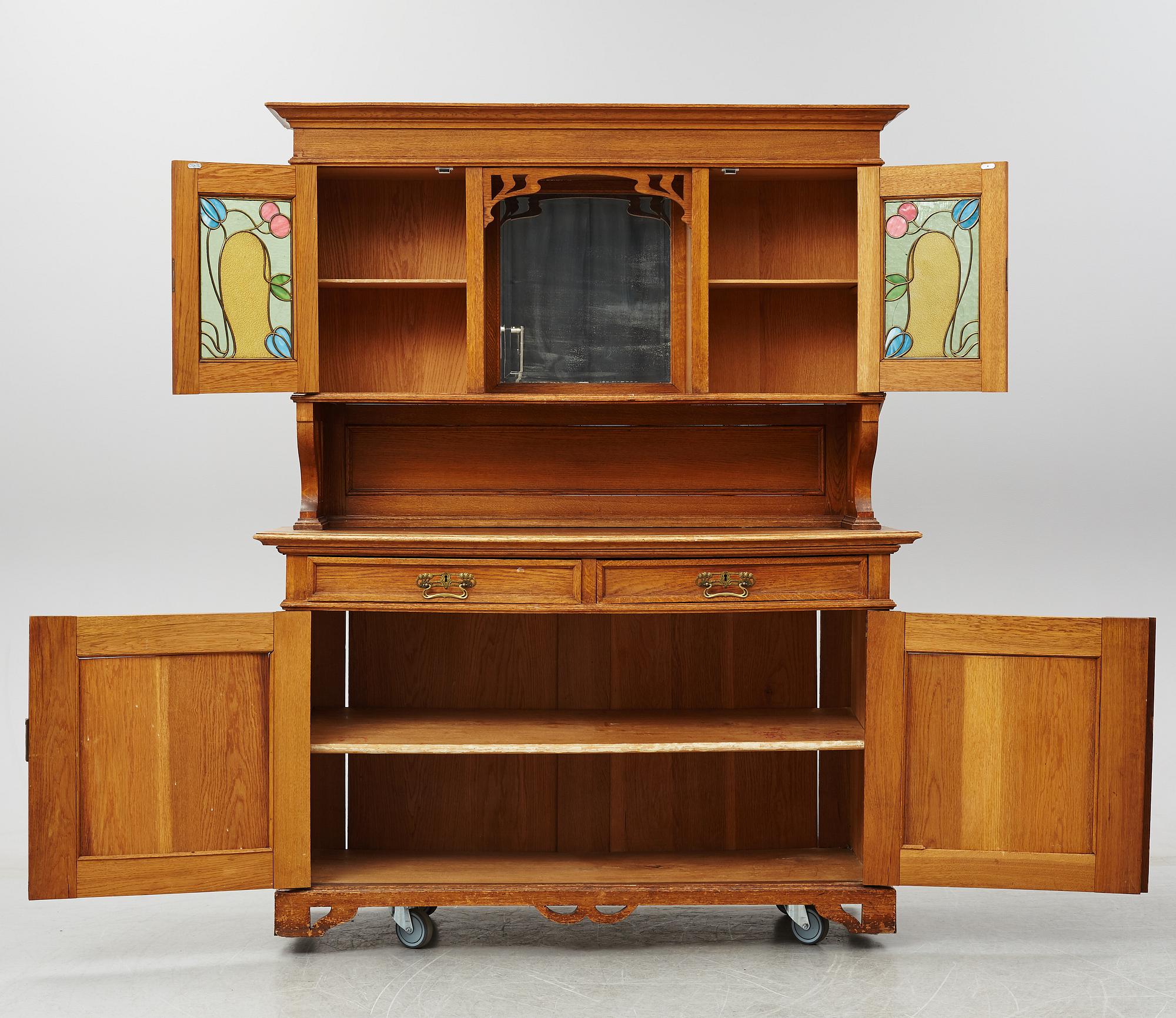 Skåp, jugend, tidigt 1900-tal.