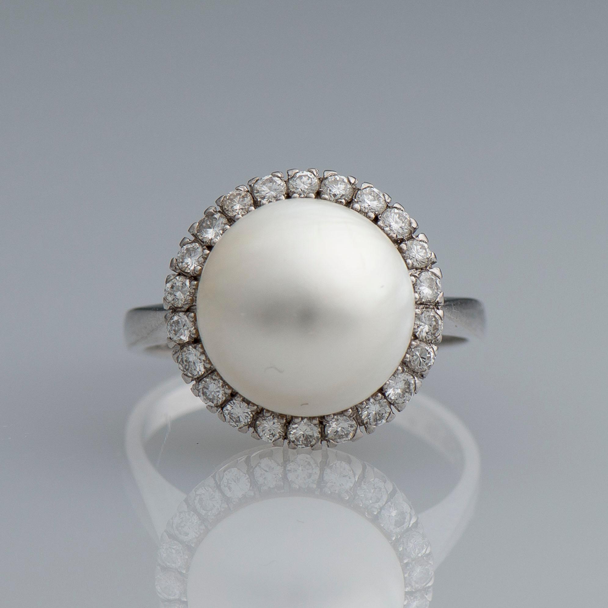 RING, mabepärla, briljantslipade diamanter, 18K vitguld.