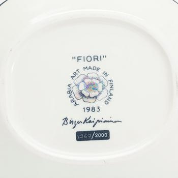 Birger Kaipiainen, fat, "Fiori", keramik, "Birger Kaipiainen, Arabia art made in Finland 1983", numrerad 1367/2000.