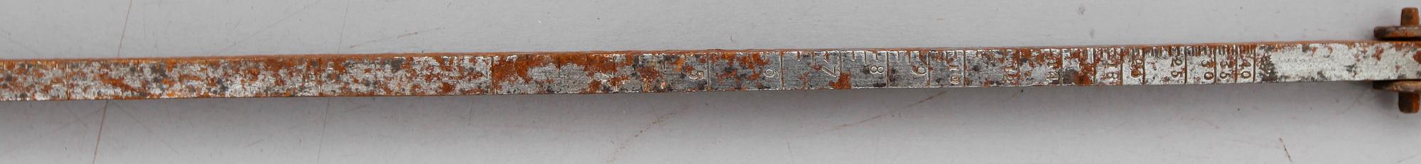 MÄTINSTRUMENT, 5 delar, allmoge, trä och smide, 1800-tal.