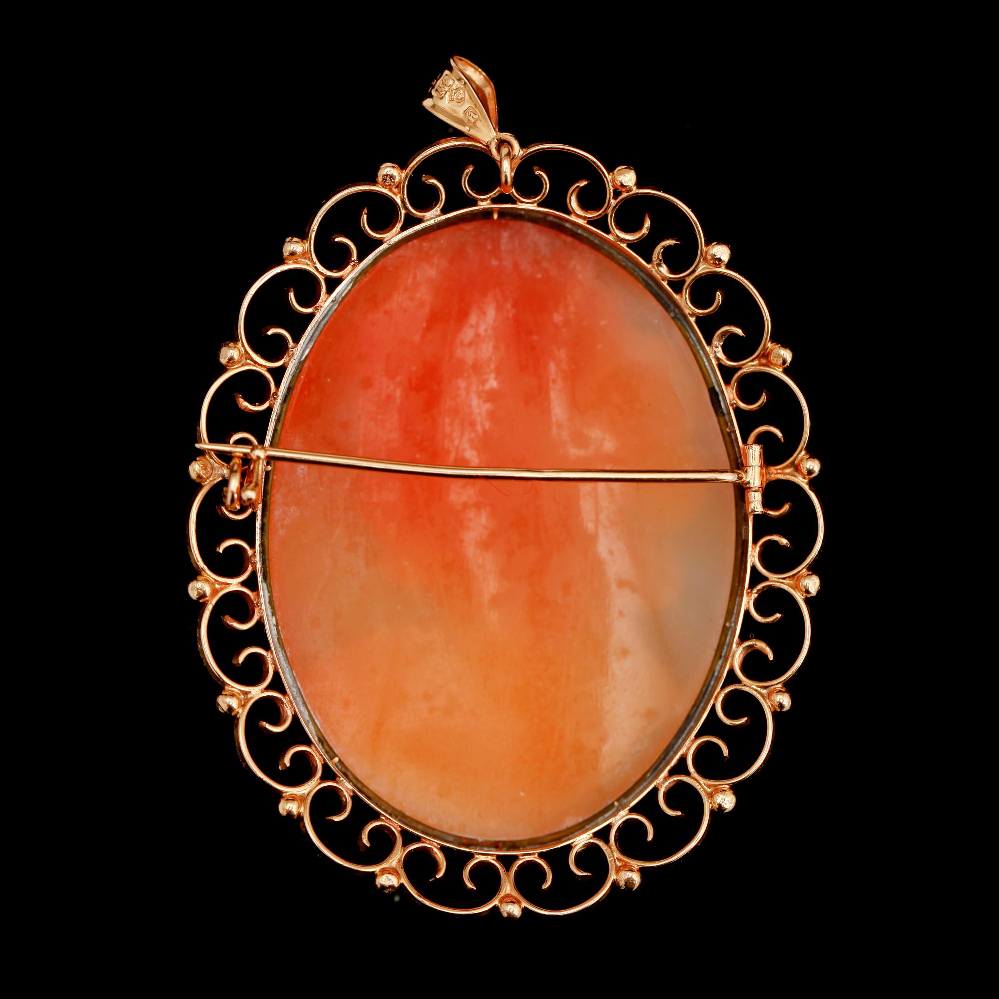 HÄNGE, 18 k guld, GBH 1963, med skuren snäckskalskamé.