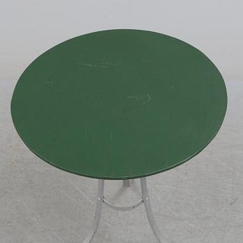 A garden table and four chairs, first half of the 20th century.