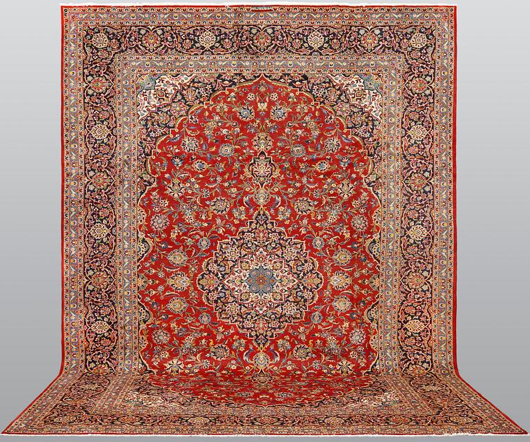 A carpet, Kashan signed, ca 425 x 304 cm.