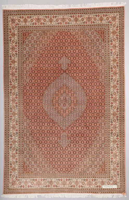 MATTA, Täbriz. Ca 306 x 202 cm.