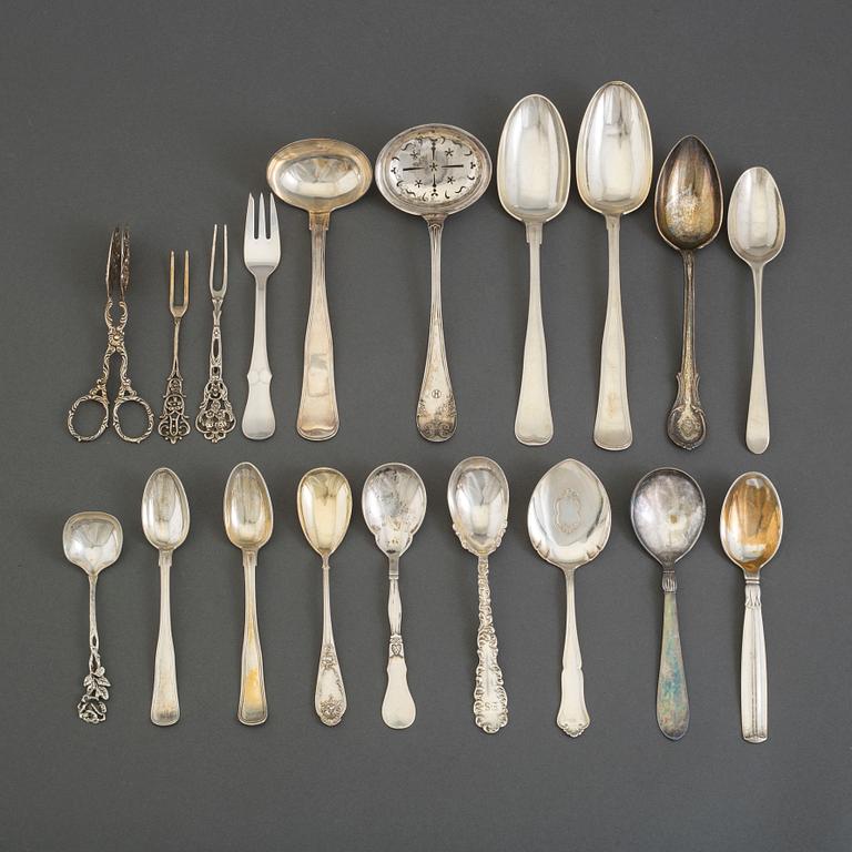 A mixed lot of nineteen pieces Danish and Swedish silver flatware, mostly spoons.