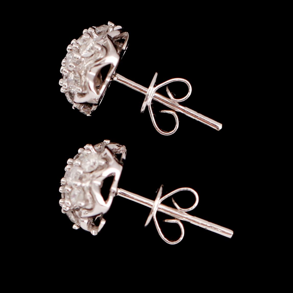 ÖRHÄNGEN, 1 par, 18 k vitguld, briljantslipade diamanter tot ca 0.58 ct.