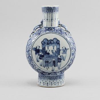 PILGRIMSKRUS, porslin, Kina, 1800/1900-tal.