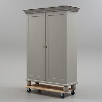 A early 20th century cabinet.