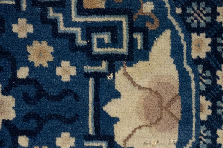 Carpet, China, approx. 274 x 186 cm.