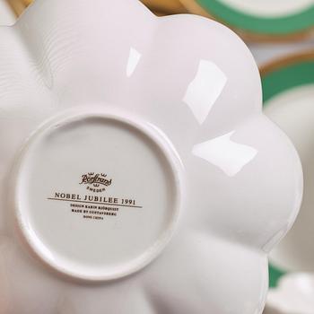 Servis, 98 delar, porslin. Karin Björquist,  "Nobelservisen", Rörstrand, 1900-talets senare del.