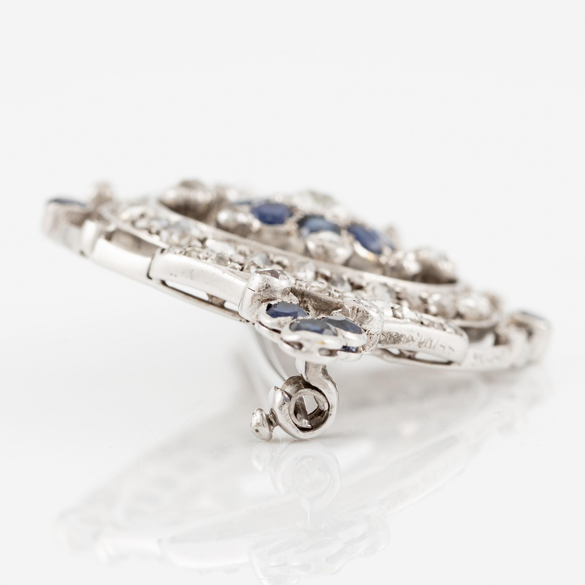 Brosch 14K vitguld med safirer och gammalslipad- och rosenslipade diamanter.