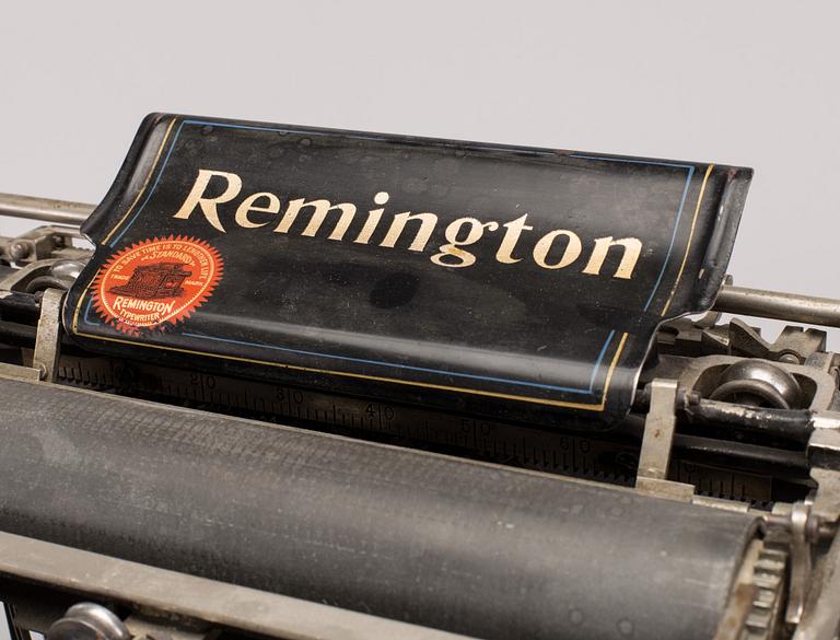 A typewriter Remington.