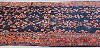 A CARPET, semi-antique Lilihan probably, ca ca 502 x 281,5-286 cm.