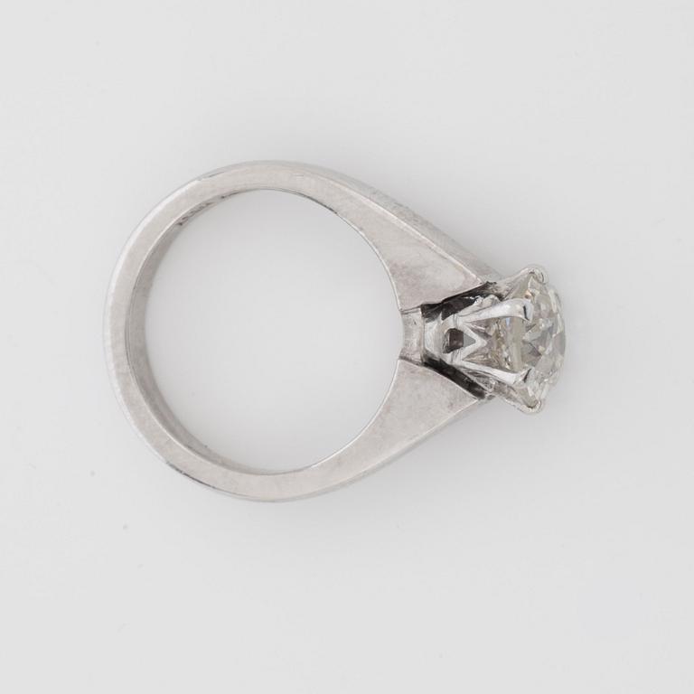 An old-cut diamond ring, circa 1.50 cts. Quality circa K/SI2.