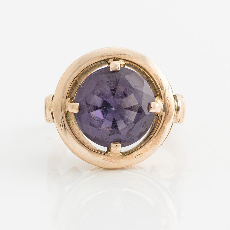 Bracelet and ring with color-changing synthetic stones.