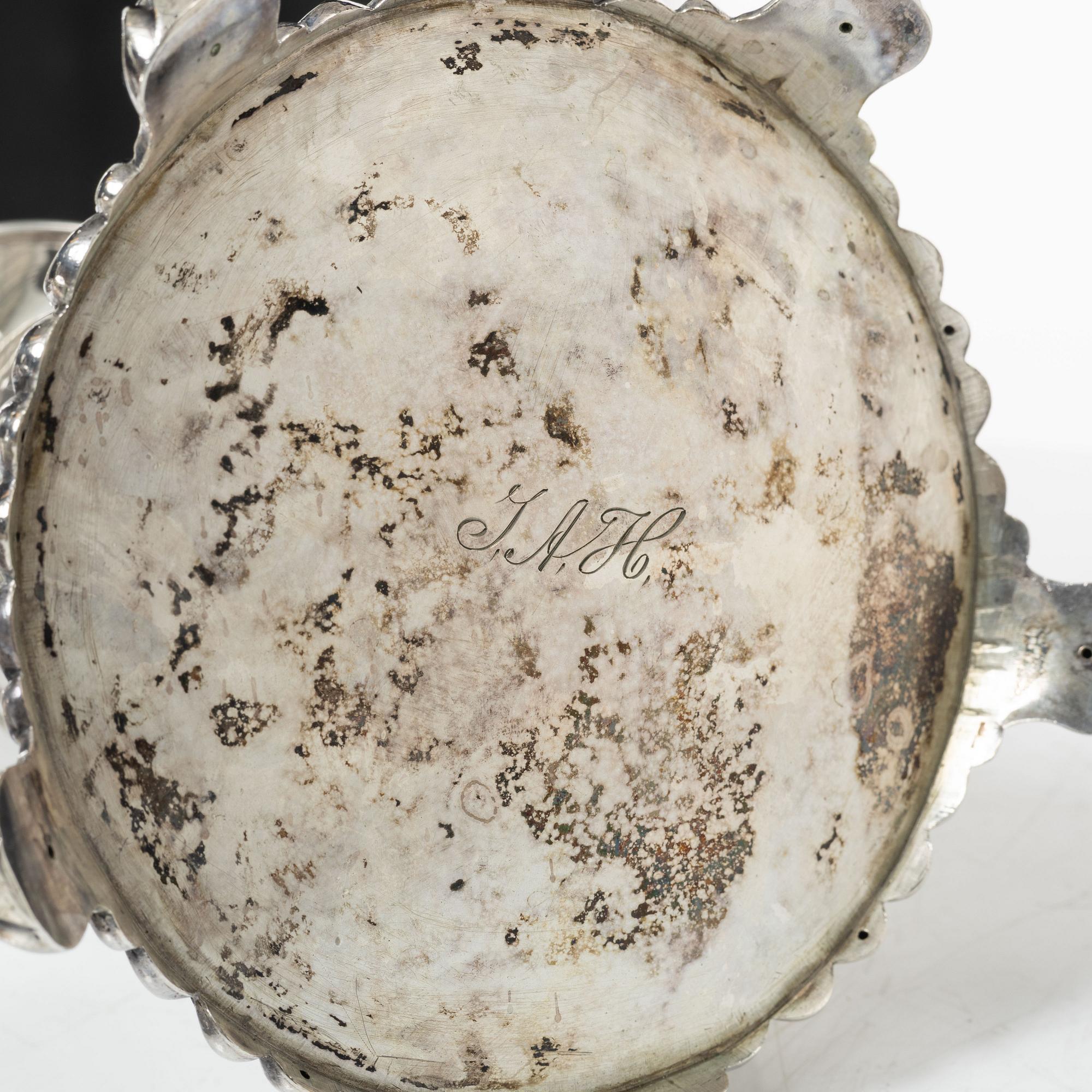 A three-piece silver coffee service, Gustaf Mölleborg, Stockholm, 1903.