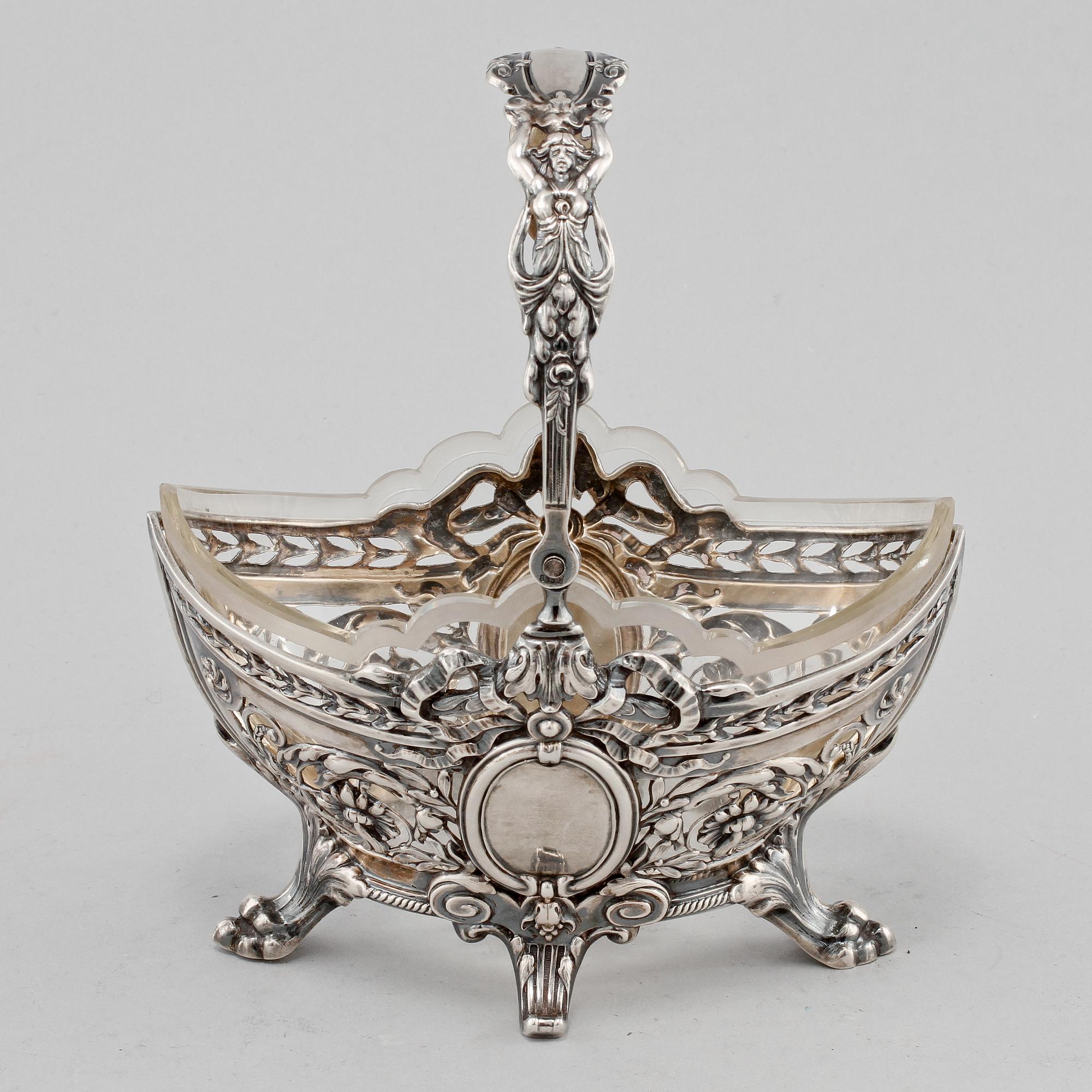 KORG, silver, Carl Gustaf Hallberg, Stockholm, 1900-talets första hälft, vikt 195 g.