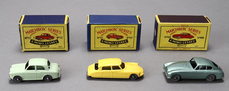 LEKSAKSBILAR, 9 st, matchbox i låda, Lesney, England, 1900-tal.