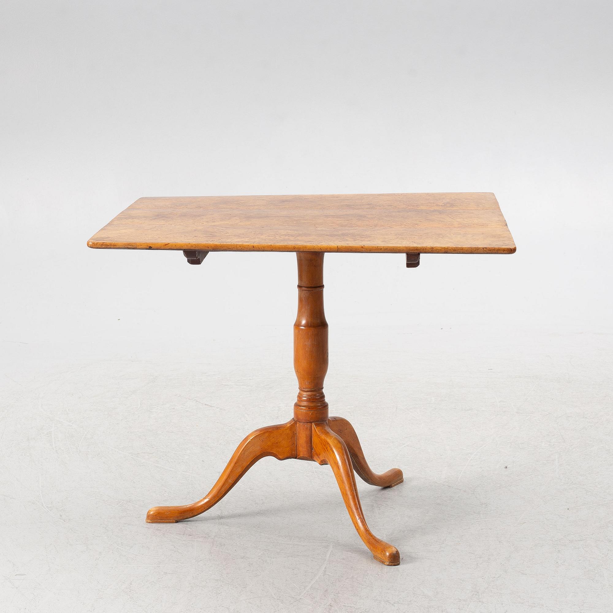 A burr alder tilt-top table, Mälardalen, circa 1800.