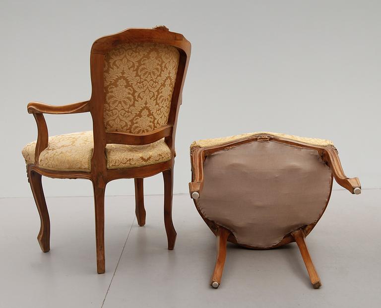 KARMSTOLAR, 3 st, (2+1) rokokostil, 1900-talets första hälft samt 1900-talets mitt.