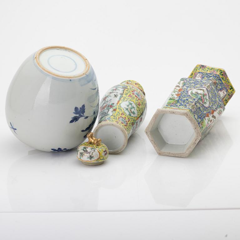 Lot of porcelain, 3 pieces, China, 20th century.