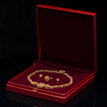 COLLIER, RING och ÖRHÄNGEN, fasettslipade citriner, 18K guld. T. Tillander 1981.