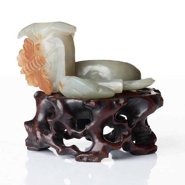 A sculptured nephrite belt buckle, figurine and brush washer, late Qing dynasty.