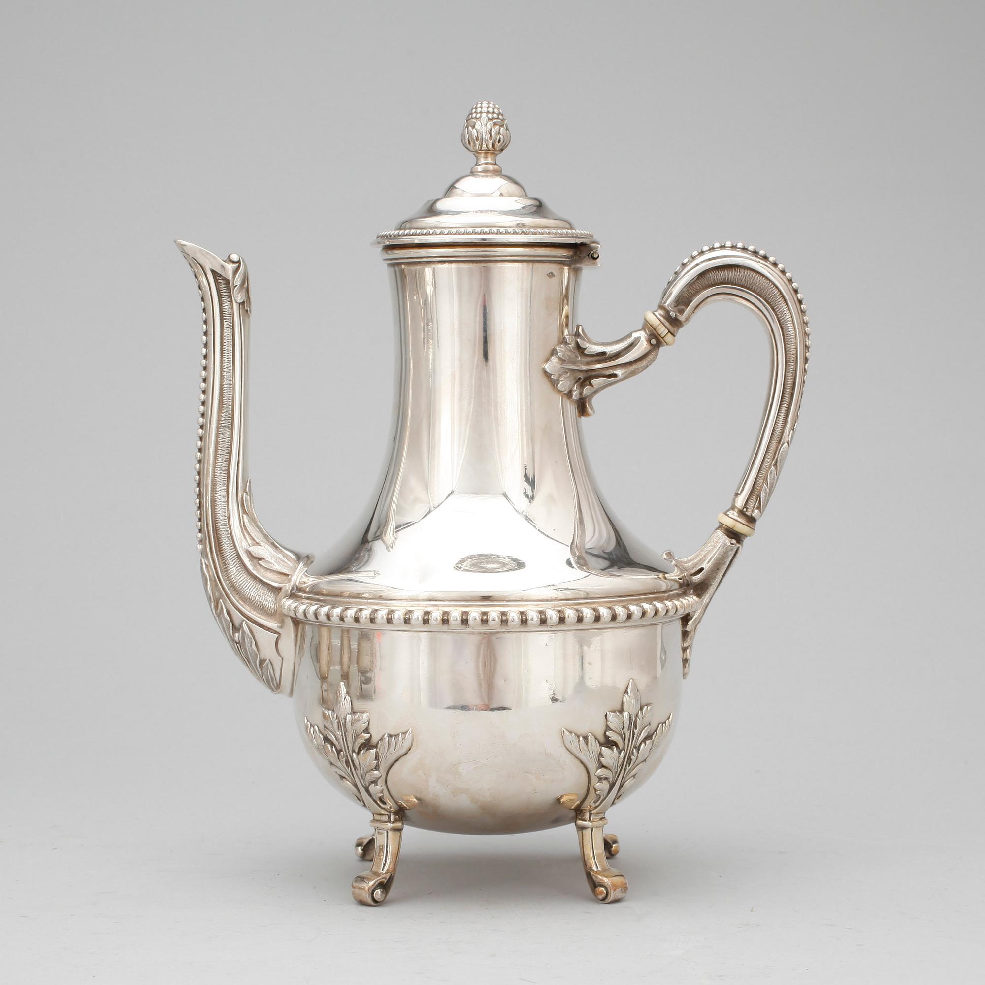KAFFE- OCH TESERVIS, 4 delar, silver, Louis XVI-stil, Paris troligen omkring 1900. Totalvikt ca 2378 gram.