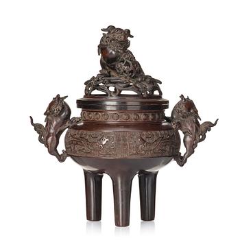 1165. A Japanese insence burner with cover and liner, 19th Century.