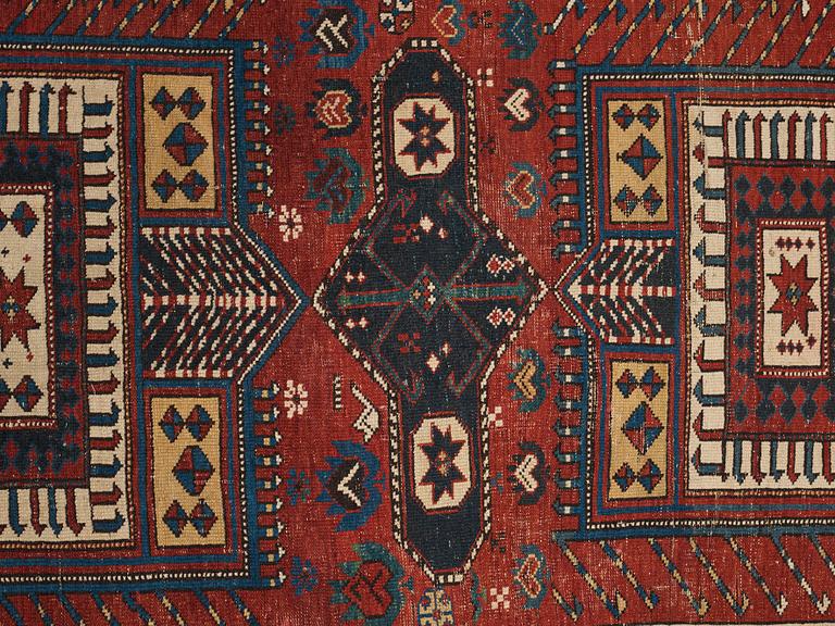 A CARPET, an antique Shirvan, Czar Russia, ca 277-288,5 x 139-140 cm (as well as 1 cm flat weave at the ends).