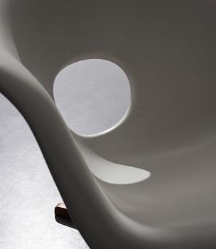 Charles & Ray Eames, "La Chaise",  Vitra 2012.