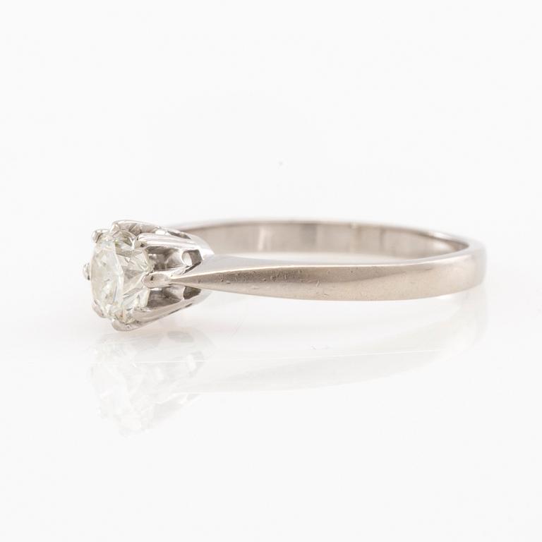 Solitaire ring in 18K white gold with a round brilliant-cut diamond, Rosengren & Eriksson Stockholm 1961.