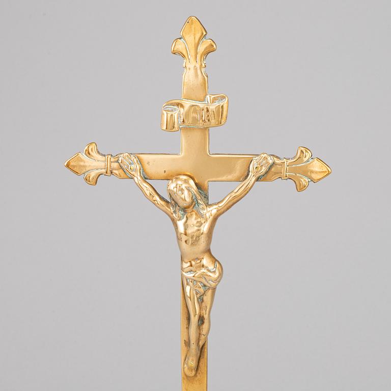 A bronze crucifix,17th/18th century.