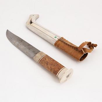 A reindeer ann birch lare knife by Esse Poggats, before 1966.