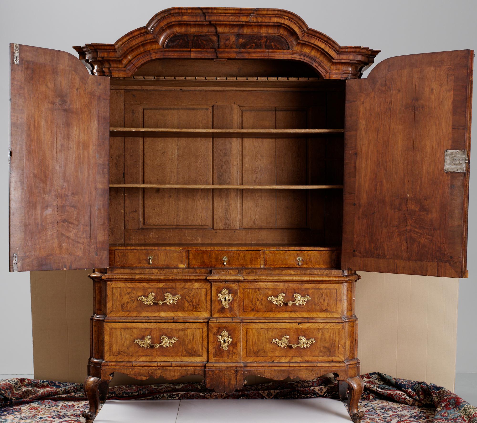 MÄSTERSTYCKESKÅP, av Mattias Tiberg, Stockholm 1754. Rokoko.