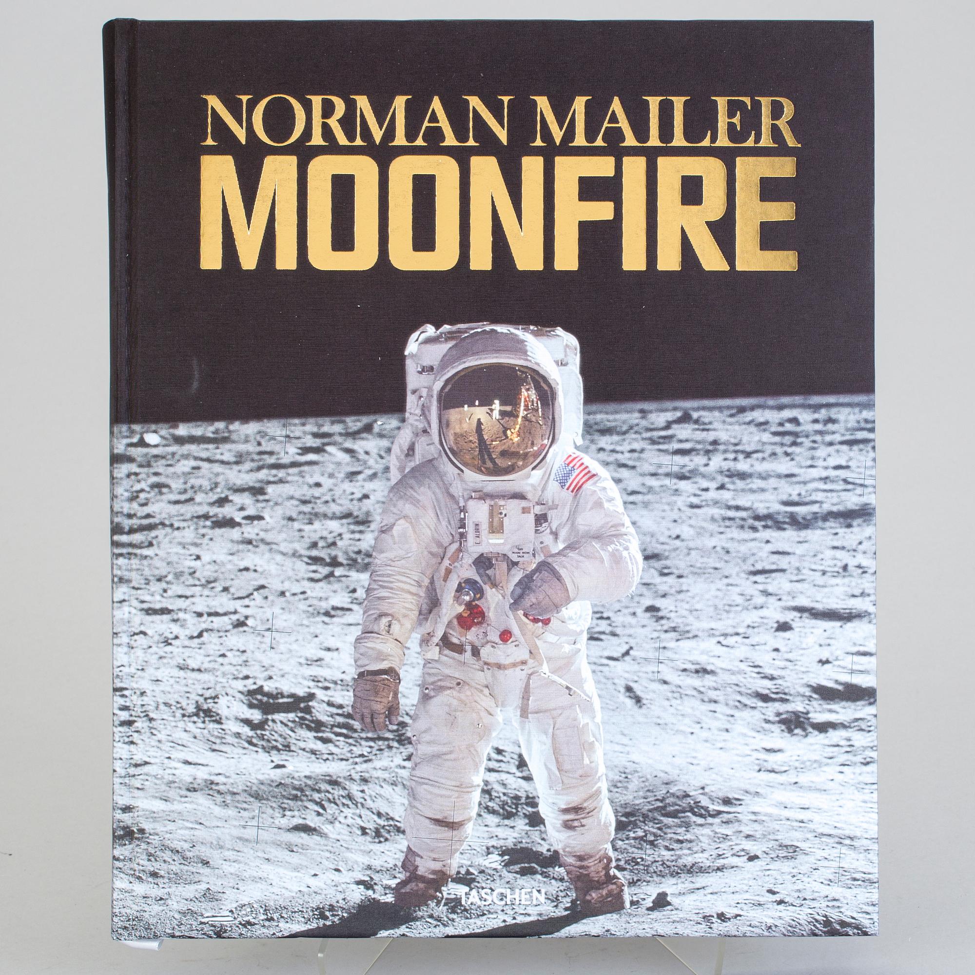 BOK samt AUTOGRAF, "Moonfire", Norman Mailer, Buzz Aldrin, numrerad AP 181/200.