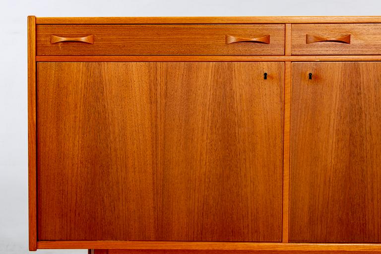 Sideboard, 1900-talets mitt.