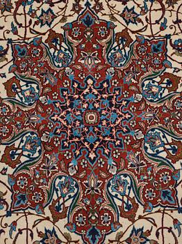 MATTO, a carpet, Old Esfahan, part silk, ca 327 x 209 cm.