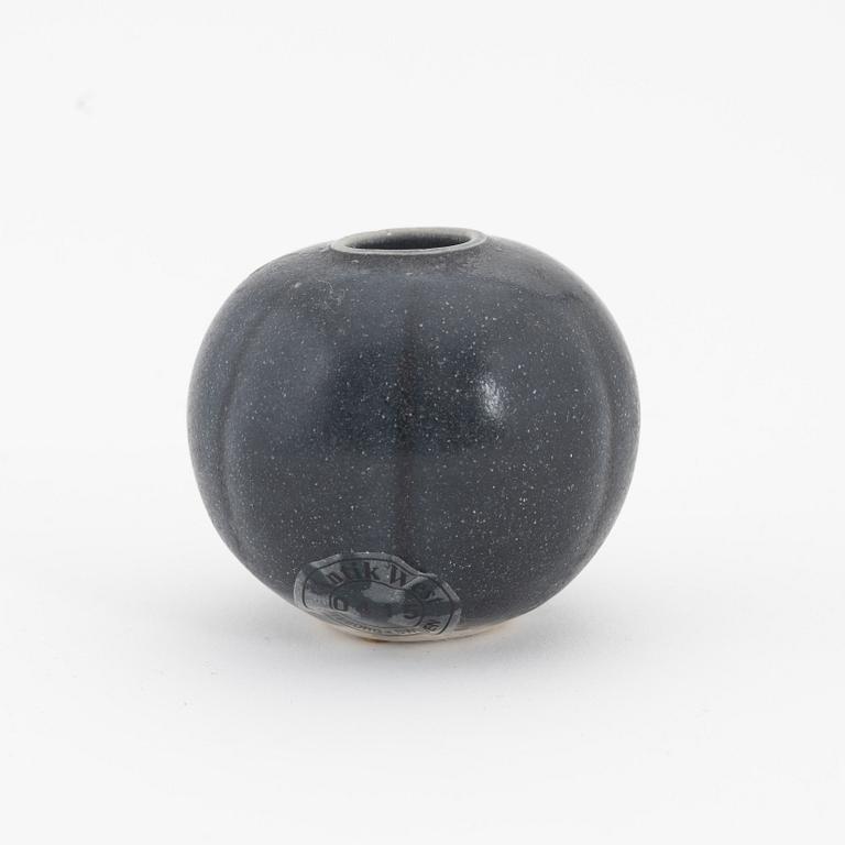 A Vietnamese small ceramic vase, 15th/16th century, "Hoi An".