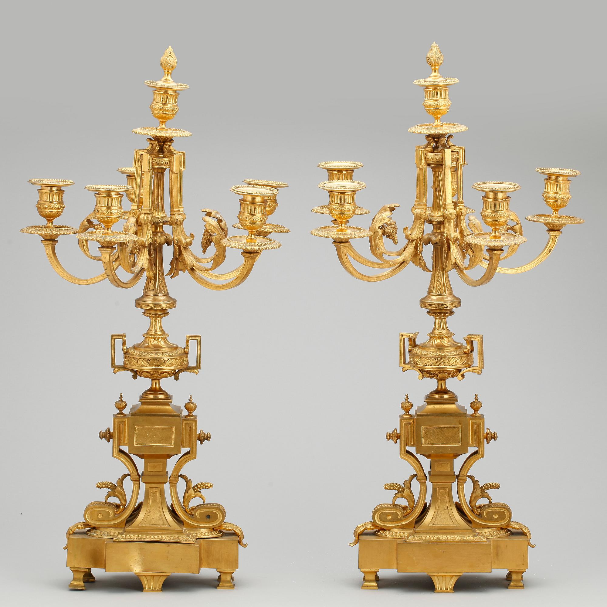 KANDELABRAR, ett par, förgylld brons, Louis XVI-stil, 1800-talets andra hälft.
