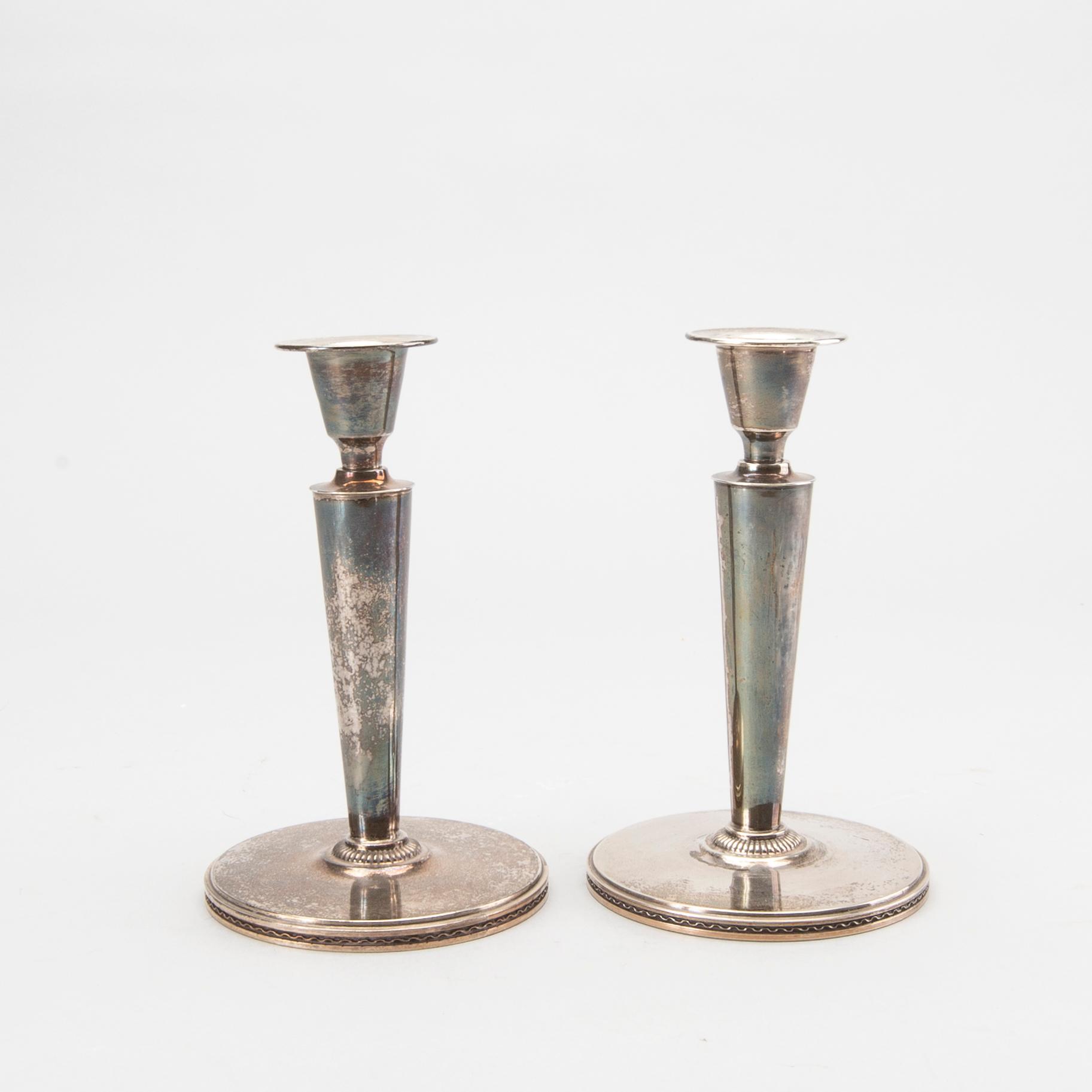 A pair of silver candlesticks. Eric Råström, Stockholm. 1945. Total weight 400 gram.