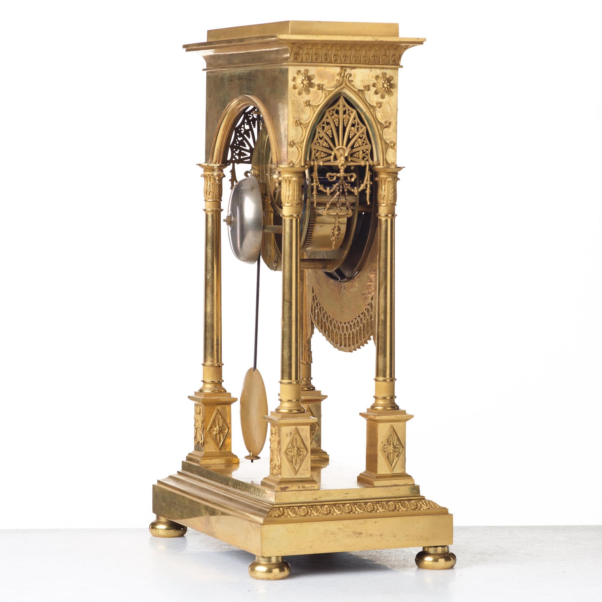 BORDSPENDYL, Paris, 1800-talets början.