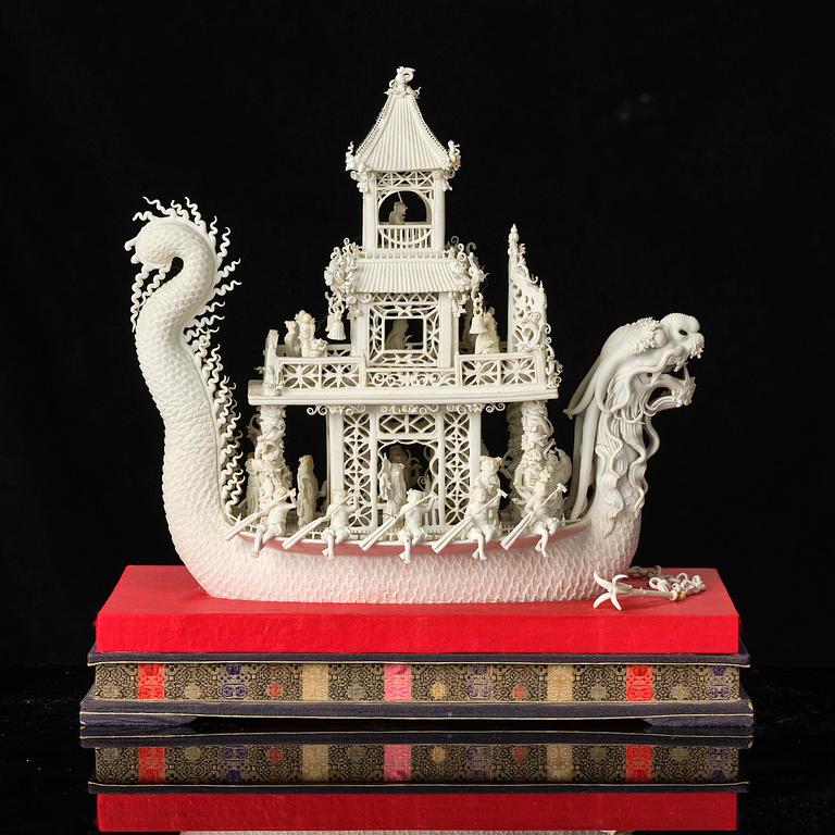 A white biscuit Dragon Boat, Qing dynasty, 19th Century.