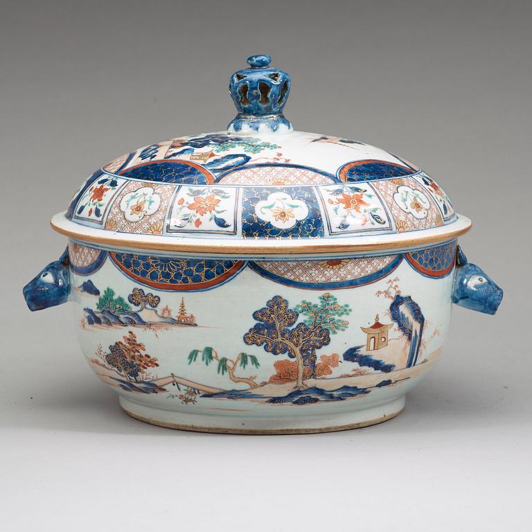 TERRIN med LOCK, porslin. Qingdynastin, Qianlong (1736-95).