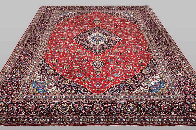 A carpet, Kashan, ca 497 x 298 cm.