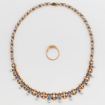 Collier och ring i etui från Giuliano.
