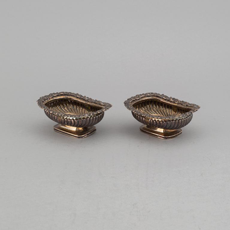 A pair of silver salt cellars, Solomon Royes, London 1820.