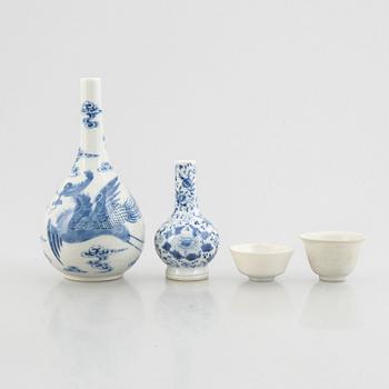 Two blue and white vases and two white glazed cups, China, late Qing dynasty and early 20th century.